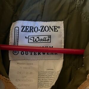 Zero zone insulated suit size 38-40. Good used condition . Some fading .